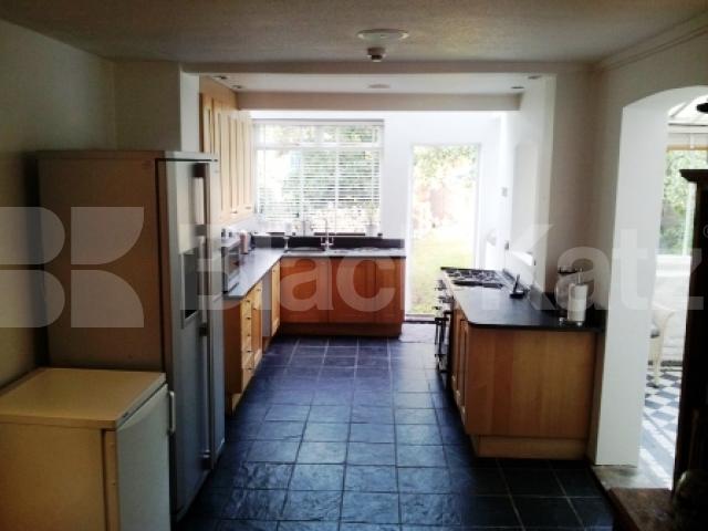 			5 Bedroom, 1 bath, 1 reception House			 Weston Park, CROUCH END